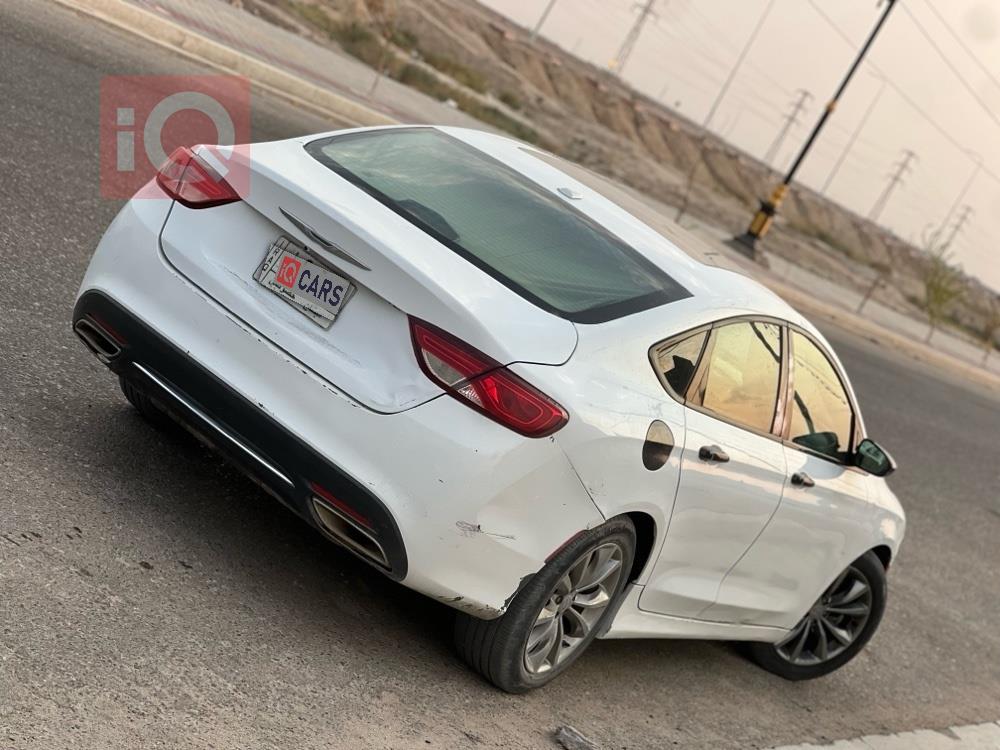 Chrysler 200